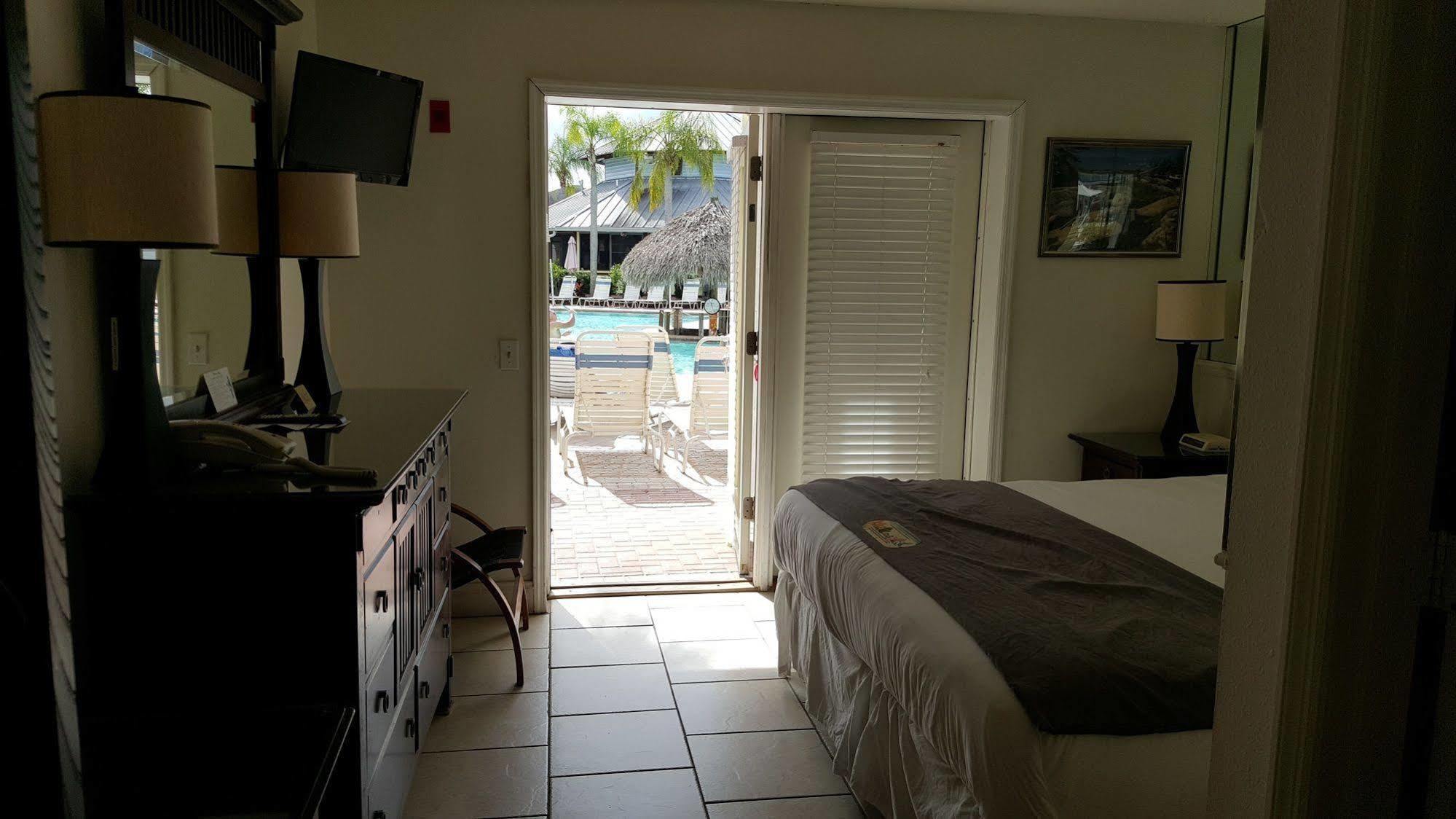 Paradise Lakes Resort, Clothing Optional Resort - Adult Only Land O' Lakes Exterior photo