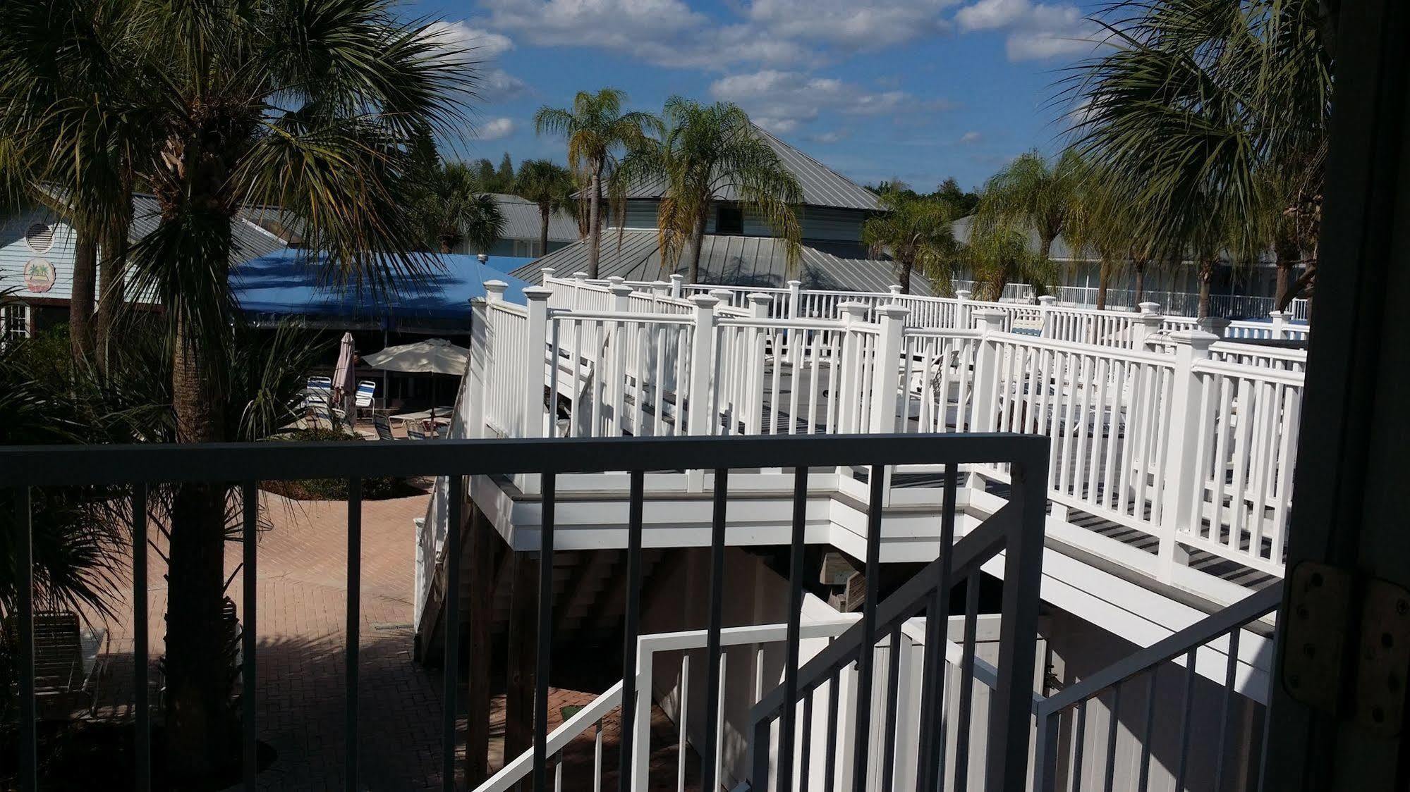 Paradise Lakes Resort, Clothing Optional Resort - Adult Only Land O' Lakes Exterior photo