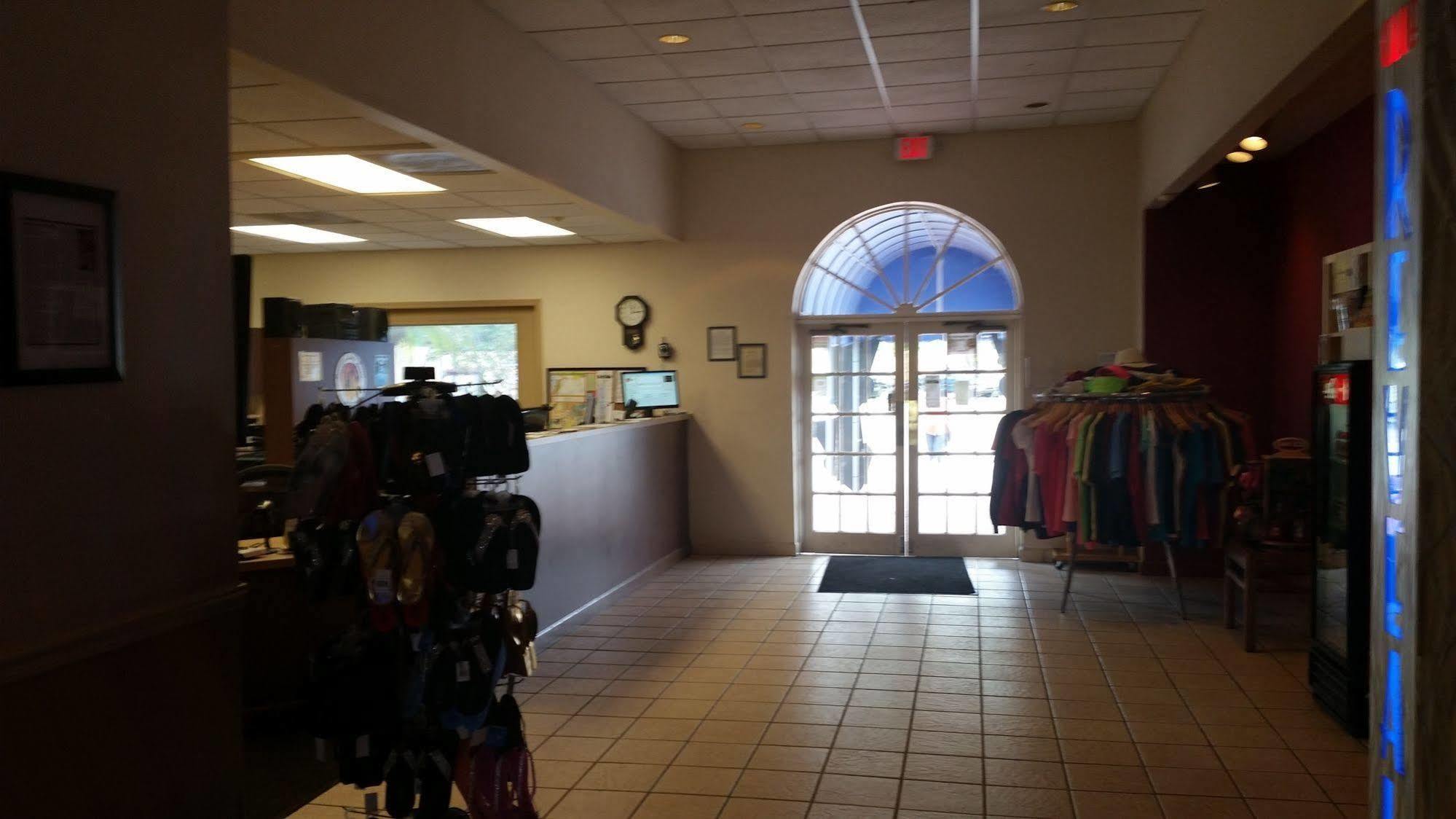 Paradise Lakes Resort, Clothing Optional Resort - Adult Only Land O' Lakes Exterior photo