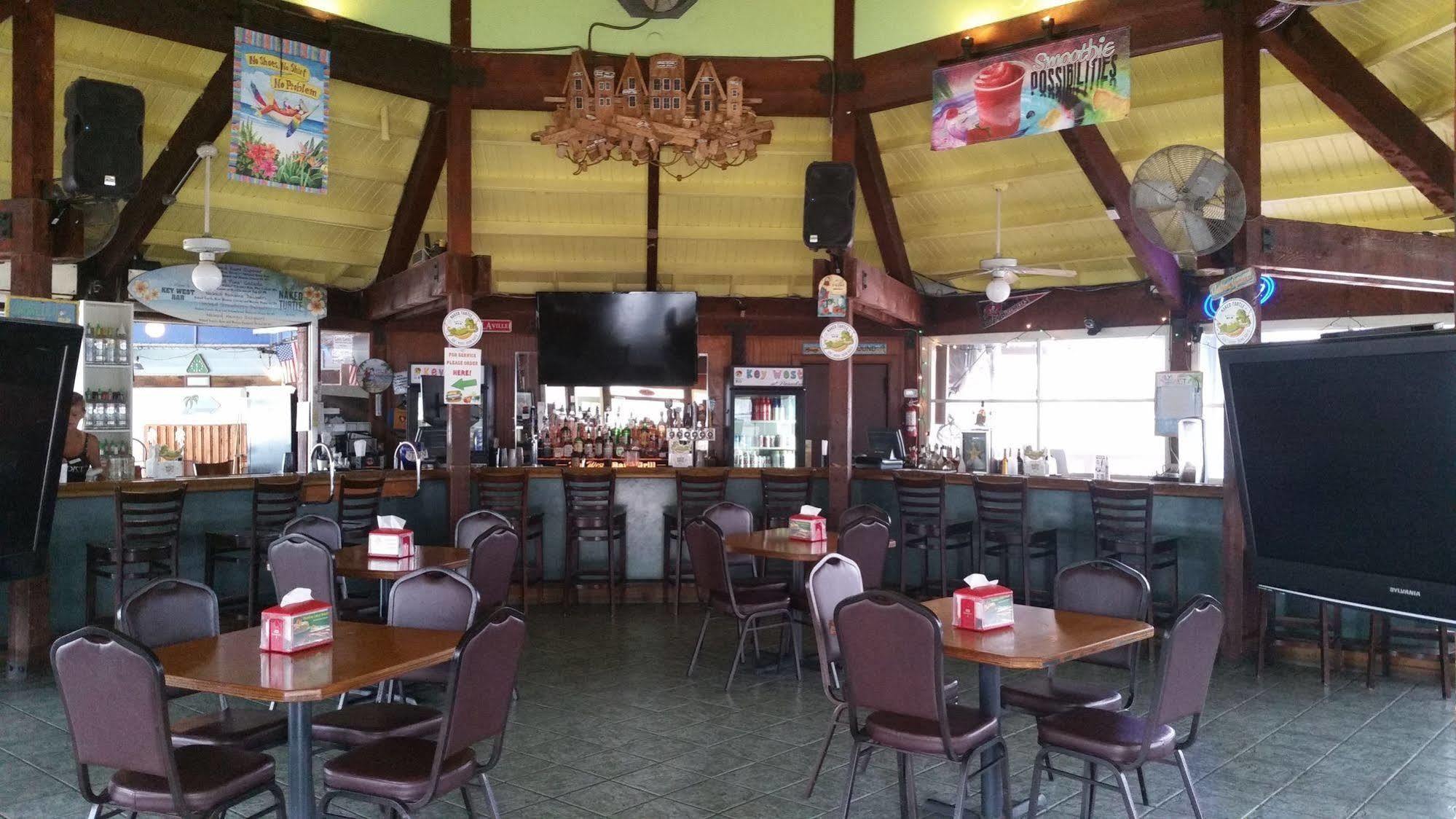 Paradise Lakes Resort, Clothing Optional Resort - Adult Only Land O' Lakes Exterior photo